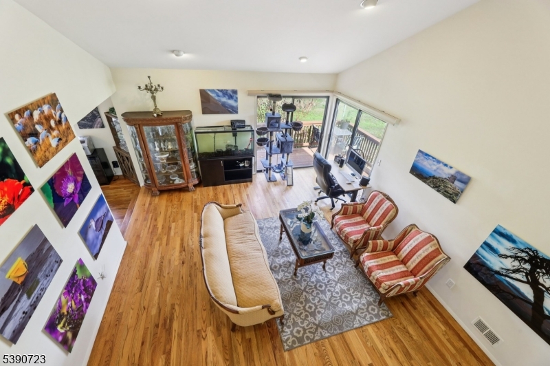 250 Ridgedale Ave H4 4