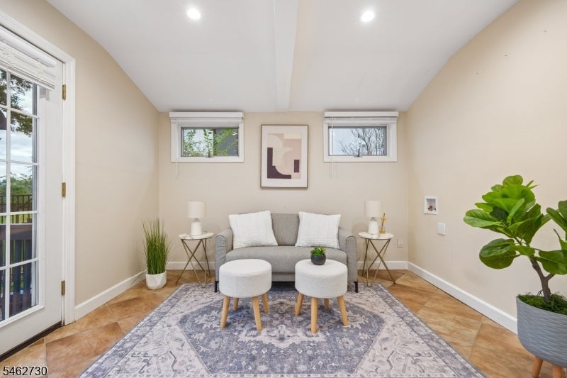 36 Amelia Ave