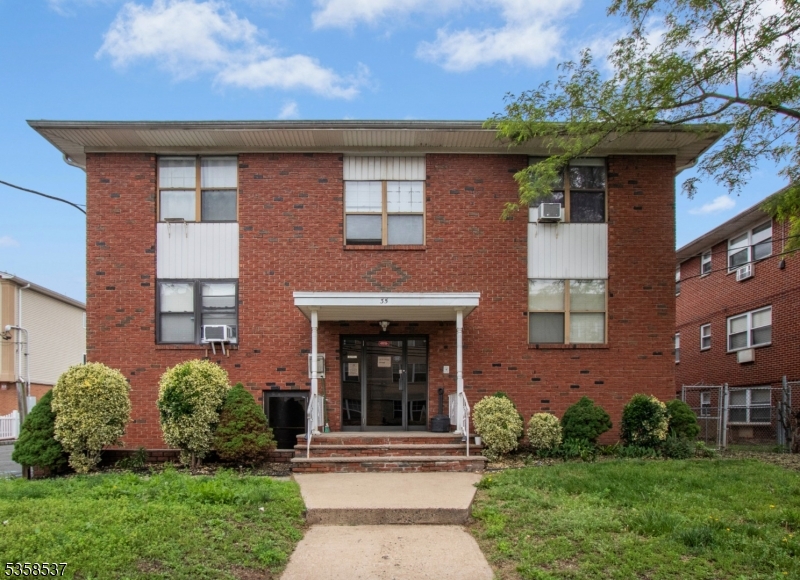 35 E Price St 5