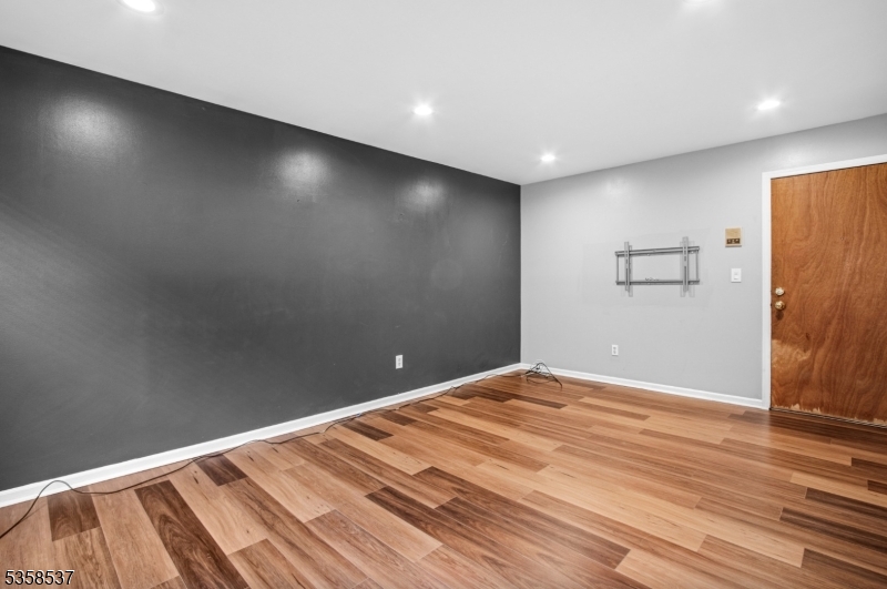 35 E Price St 5