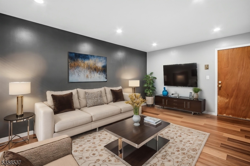35 E Price St 5