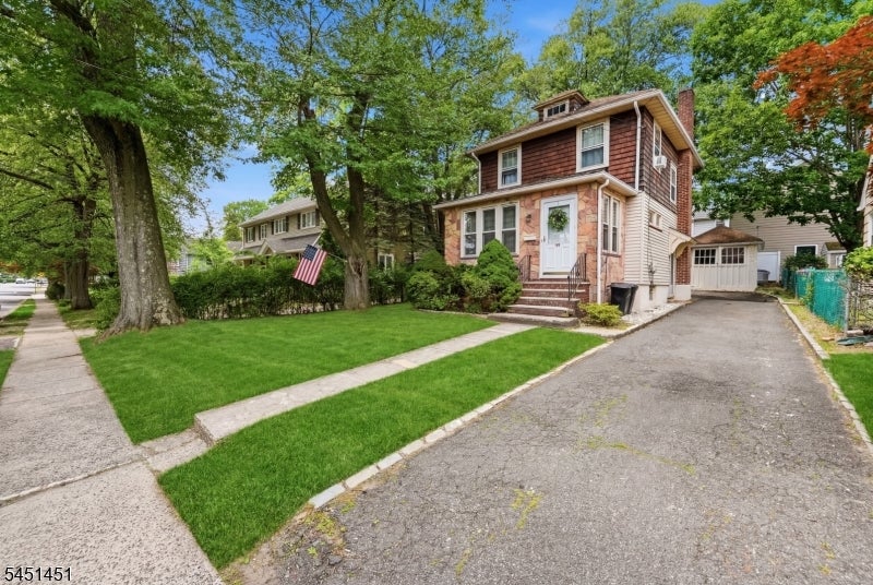 112 Grove Ave