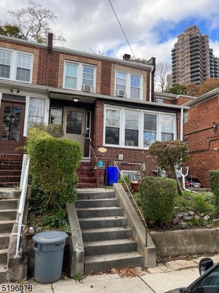 332 Undercliff Ave