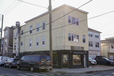 135 5th St Elizabeth City NJ 07206