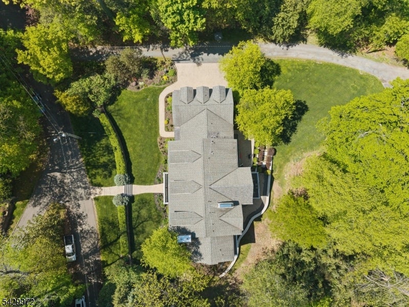 9 Bishops Ln