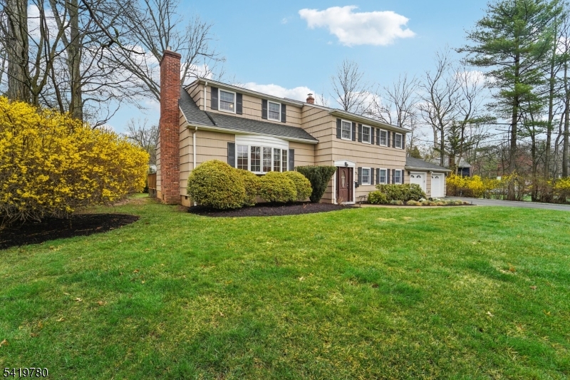 64 Hampton Dr