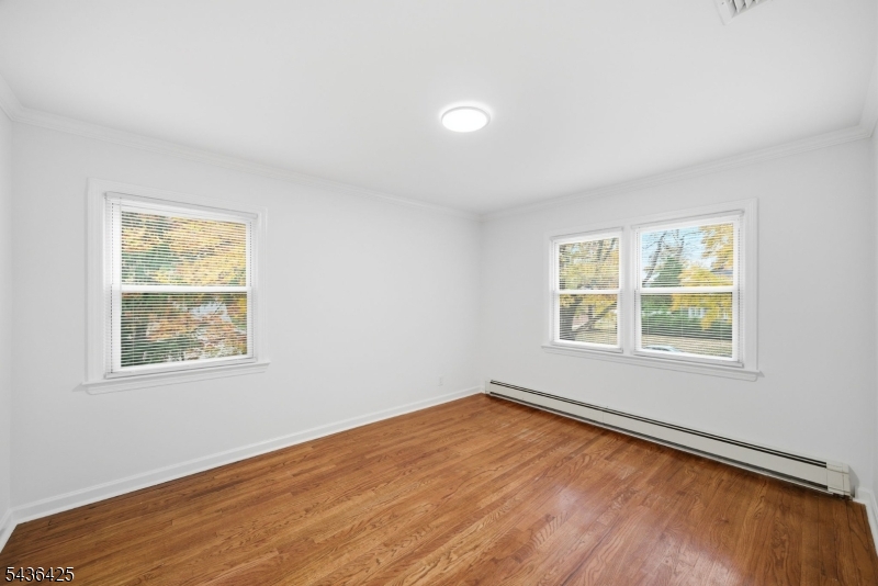 10 Lloyd Ave