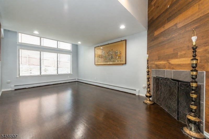 19 Schindler Dr