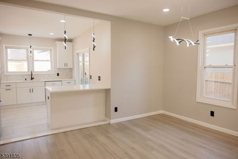 Photo of 342 Center St, Phillipsburg, NJ 08865 (MLS # 3992355)