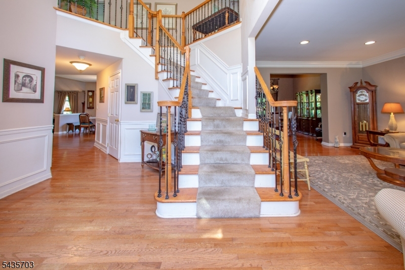 6 Eileen Dr