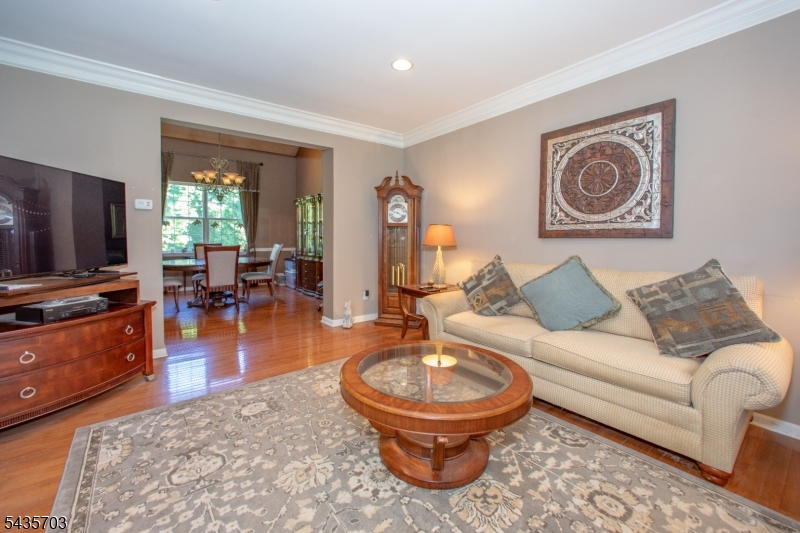 6 Eileen Dr