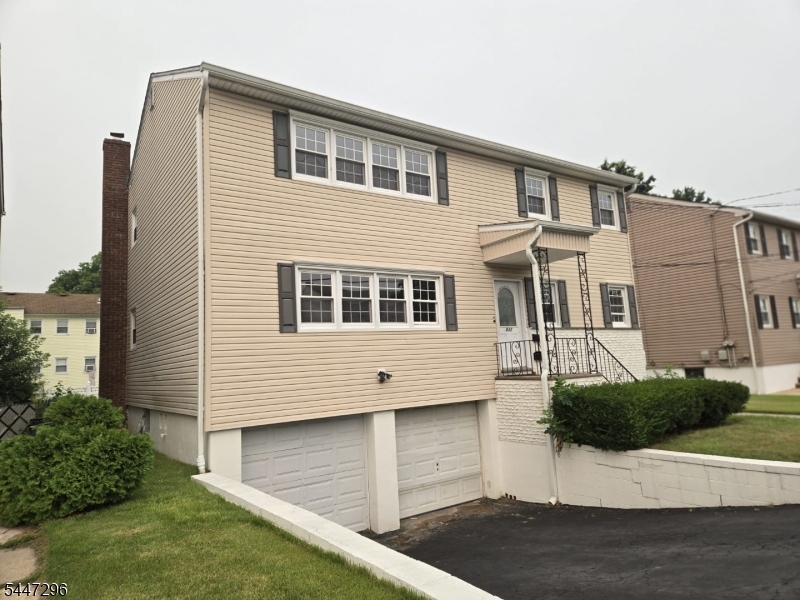832 Dewey St 2