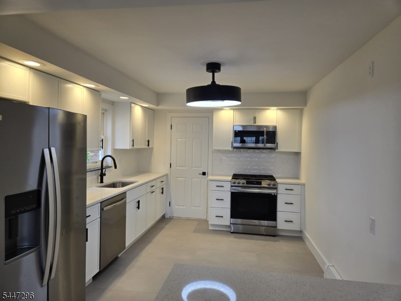 832 Dewey St 2
