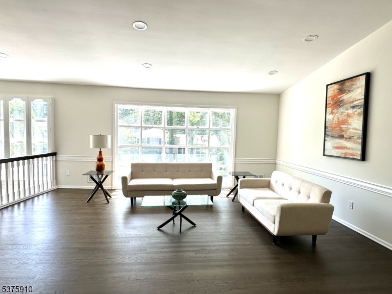 15 W Korwel Cir