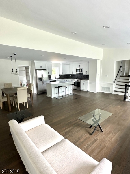 15 W Korwel Cir