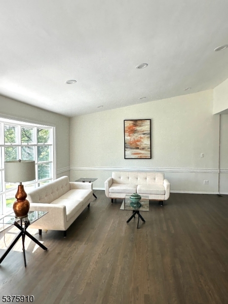15 W Korwel Cir