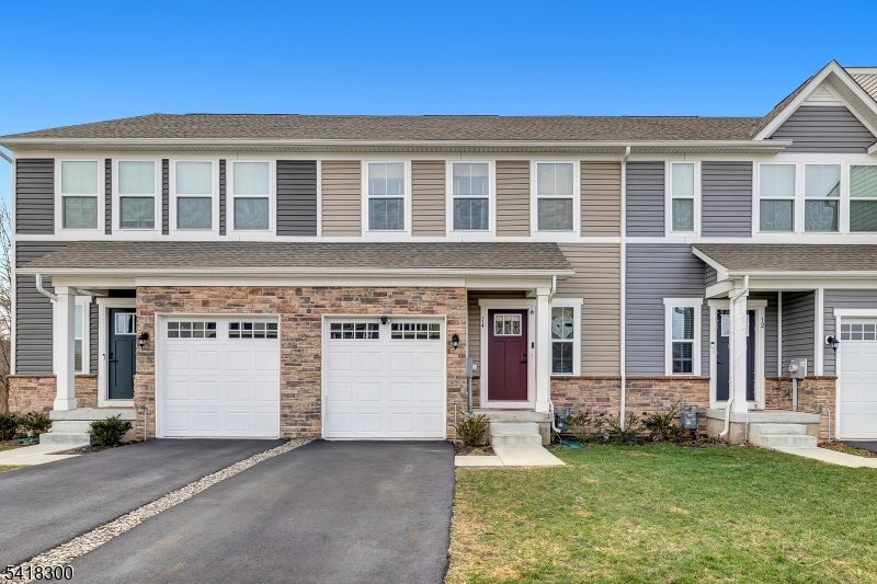 14 Pratt Ln