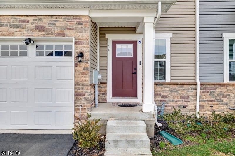 14 Pratt Ln