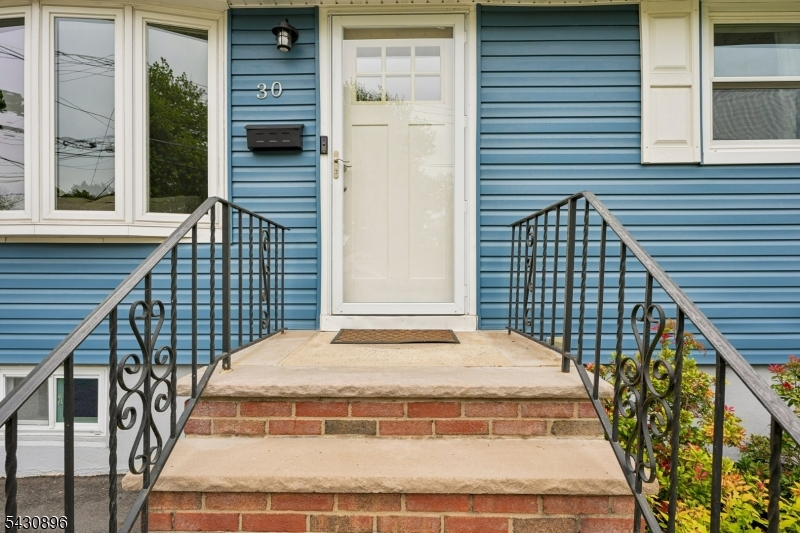 30 Seminole Ave
