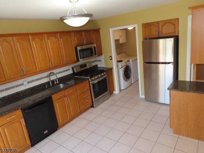 3443 Bloomingdale Dr