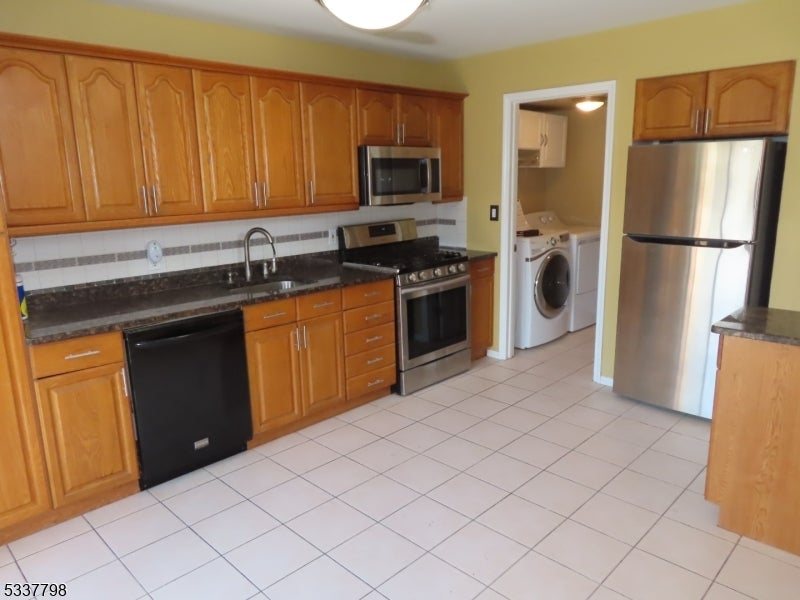 3443 Bloomingdale Dr
