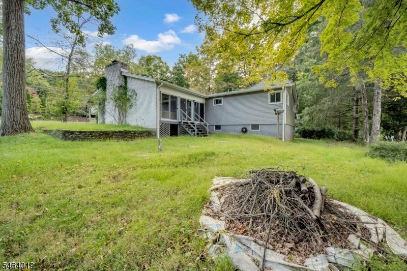 10 Hunters Ln
