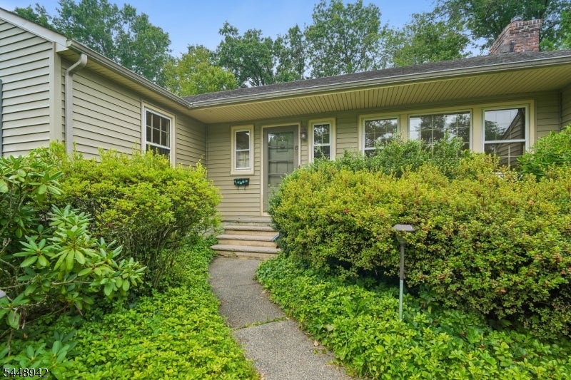 63 Magnolia Dr