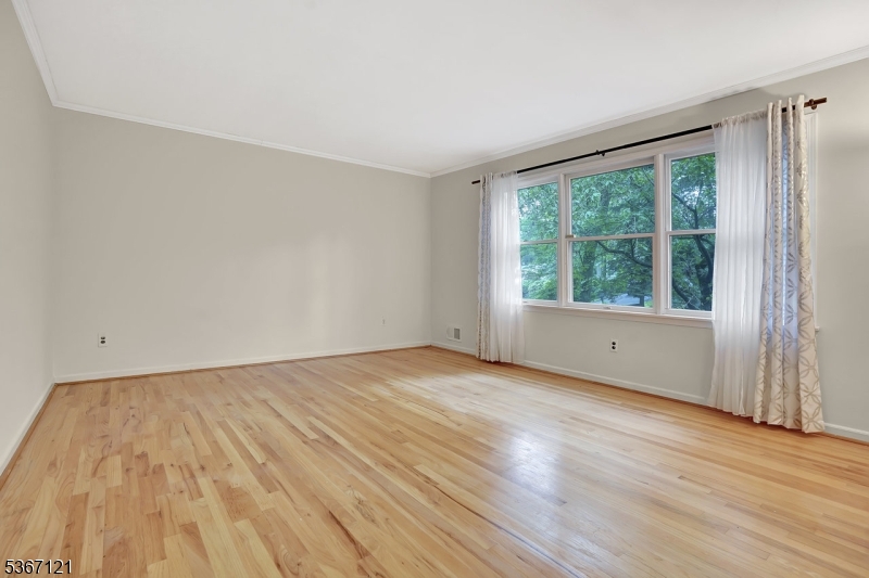 4 Deborah Dr