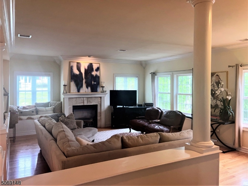 13 Springbrook Trl