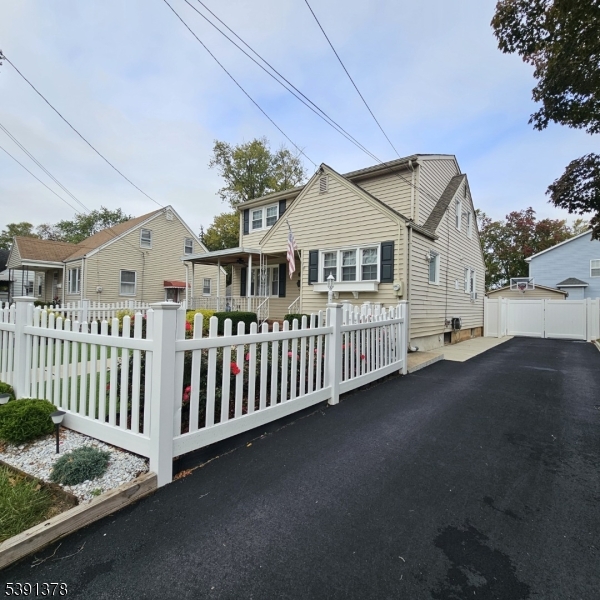 229 Harris Ave