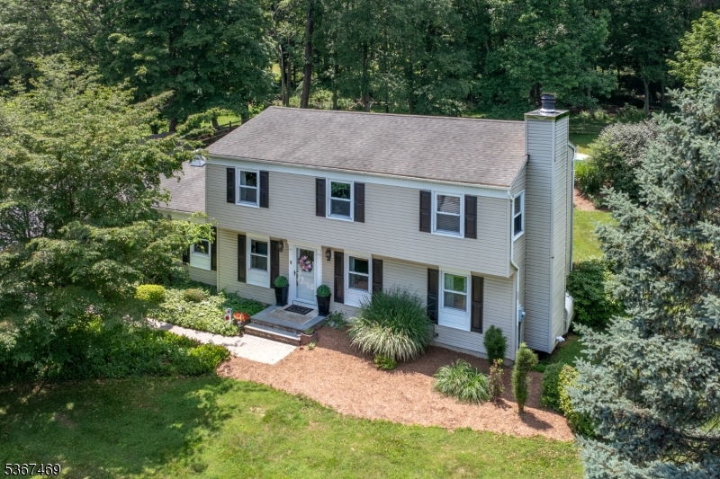 18 Falcon Ln