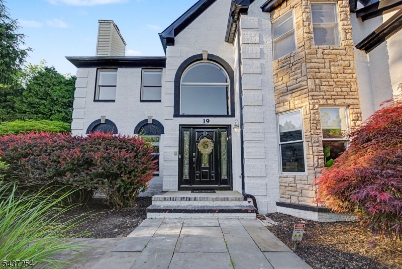 19 Trout Brook Ln