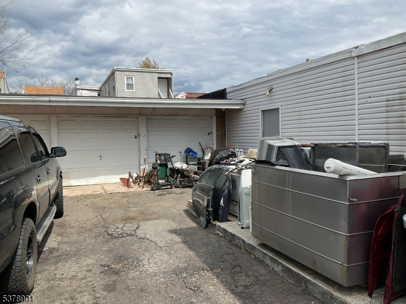 10 Albion Ave