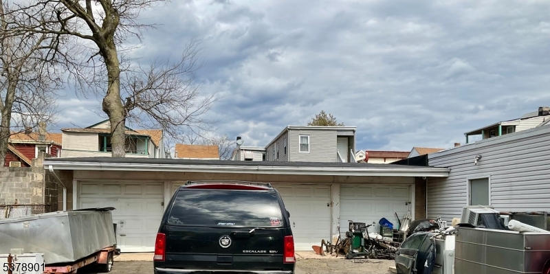 10 Albion Ave