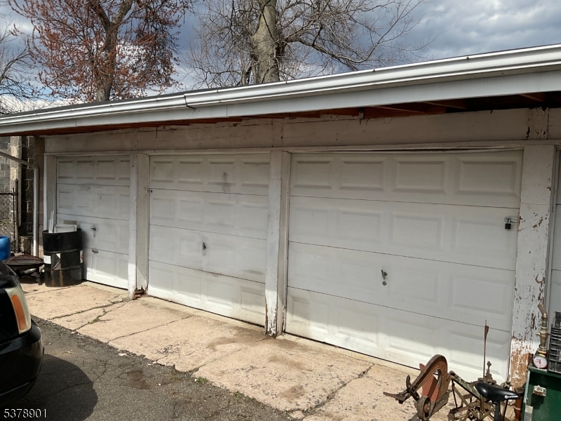 10 Albion Ave
