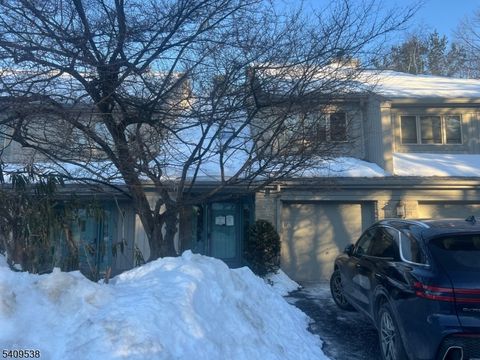 599 Apache Ct Mahwah Twp. NJ 07430