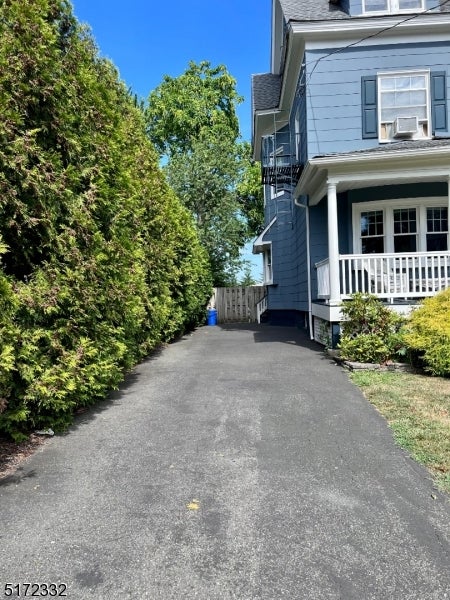 210 Ross Pl 2