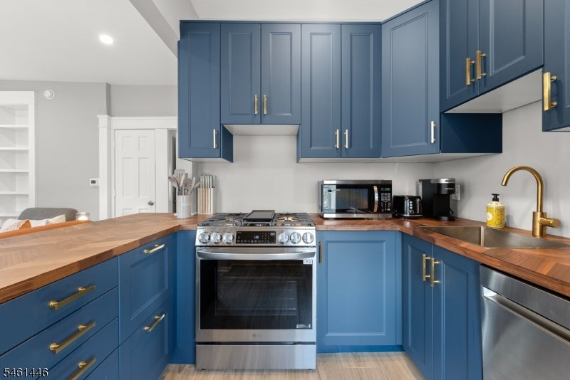 32 Willowdale Ave 2