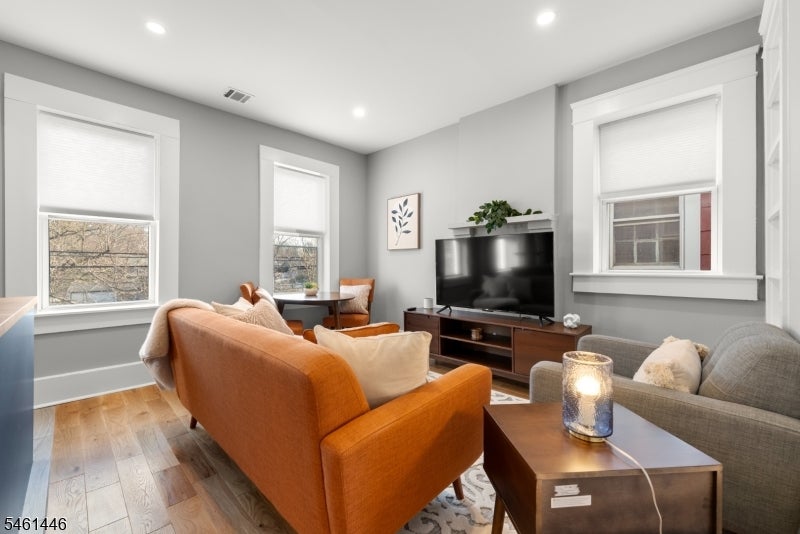 32 Willowdale Ave 2