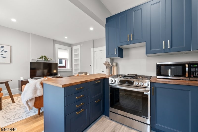 32 Willowdale Ave 2