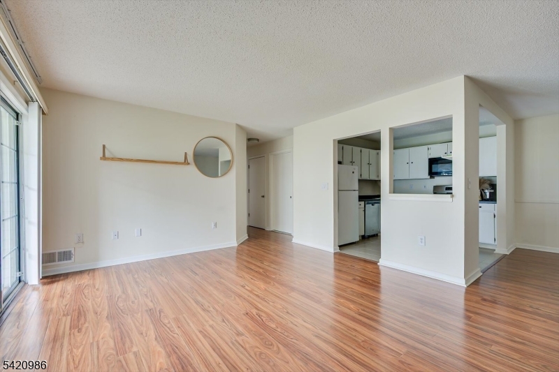 69 Amberly Ct