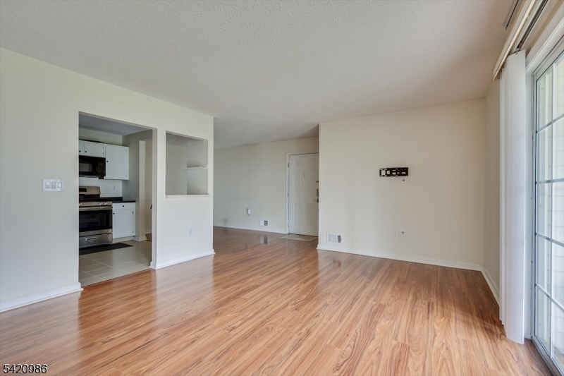 69 Amberly Ct