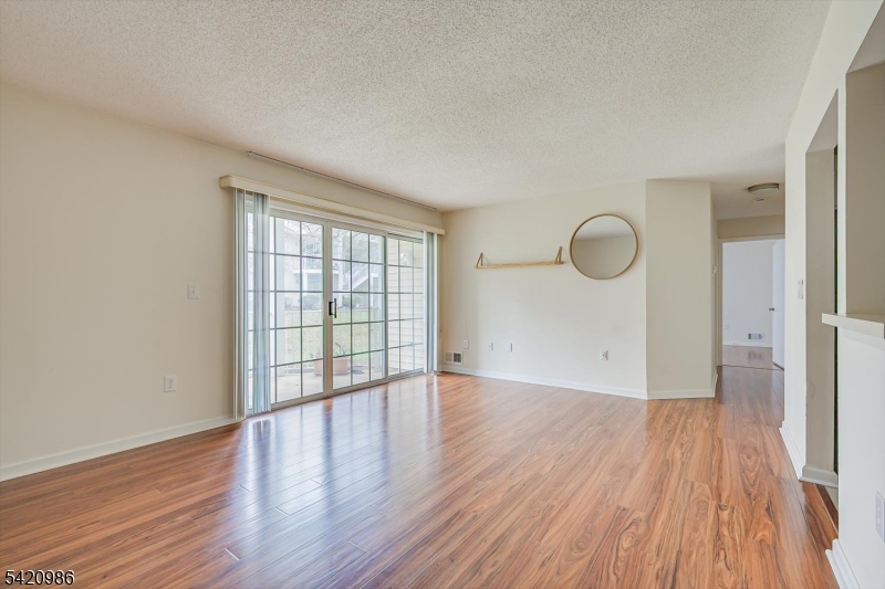 69 Amberly Ct