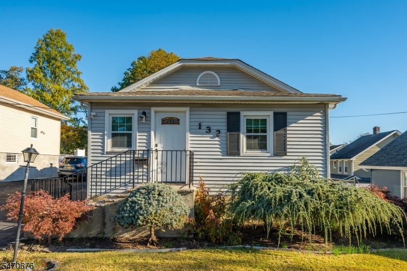 132 Coeyman Ave
