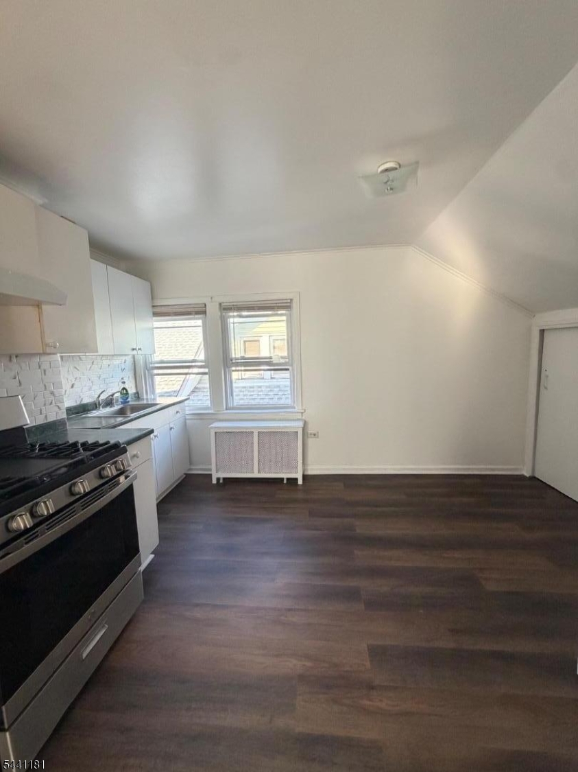 83 E 9Th St 2