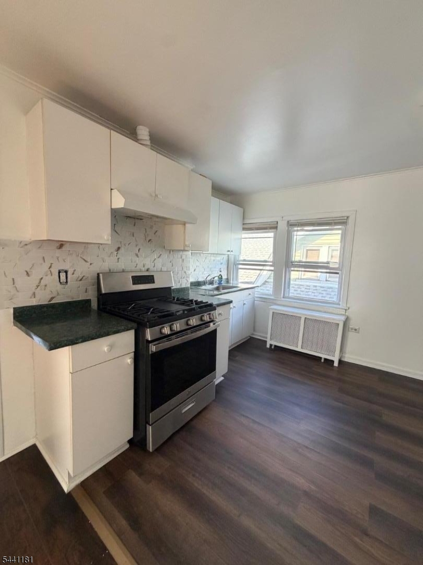 83 E 9Th St 2