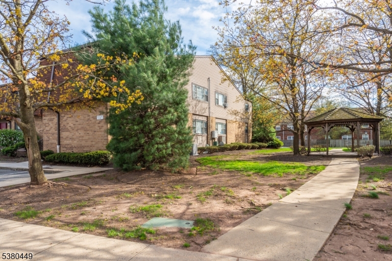 1133 Livingston Ave 14