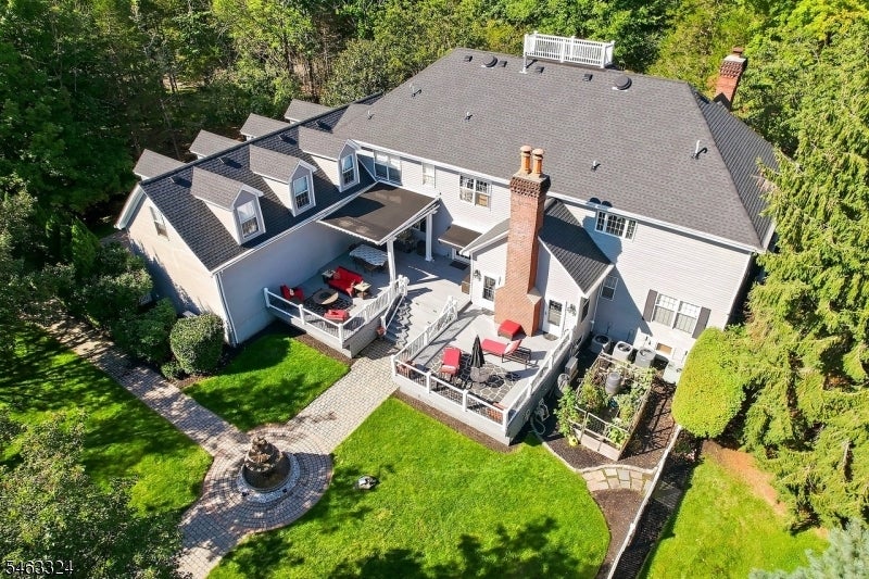 11 Baltusrol Way