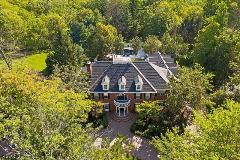 11 Baltusrol Way