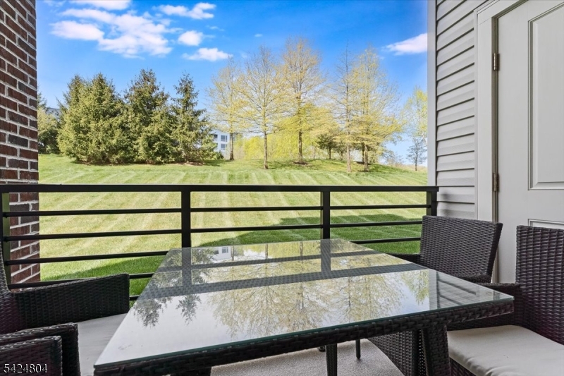 2 Vanderbilt Blvd 106